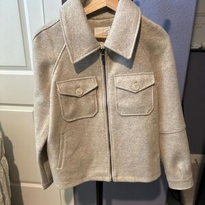 Light grey wool jacket with zipper closure and pockets